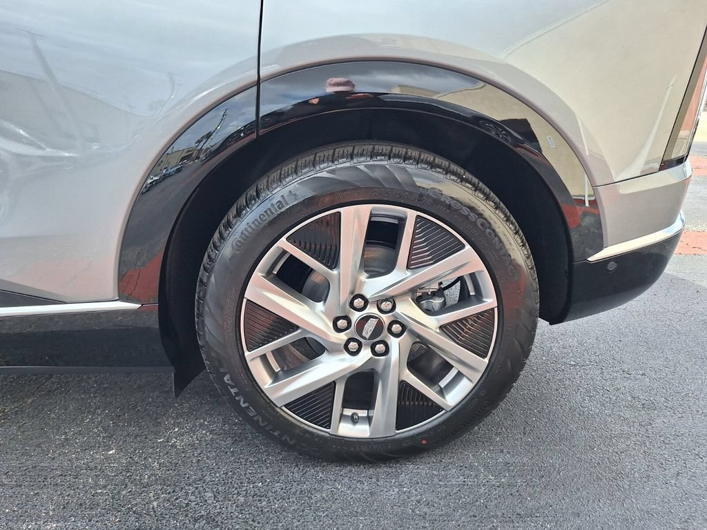 New 2026 Cadillac Optiq Luxury 2 RWD image 16