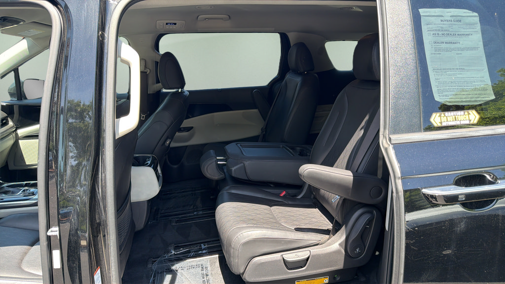 Used 2023 Kia Carnival EX FWD image 13