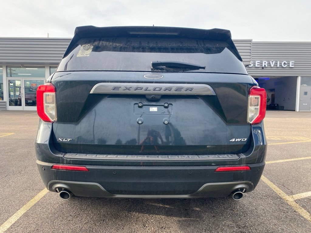 Used 2024 Ford Explorer XLT w/ Equipment Group 202A AWD/4WD image 8