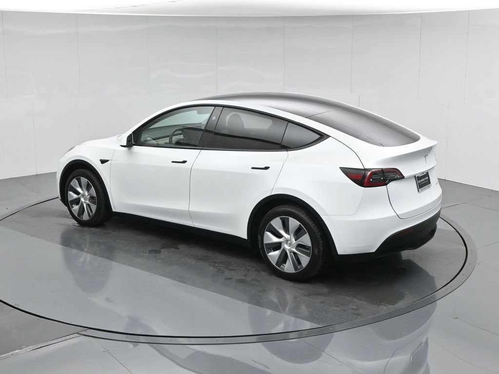 Used 2024 Tesla Model Y Long Range image 39