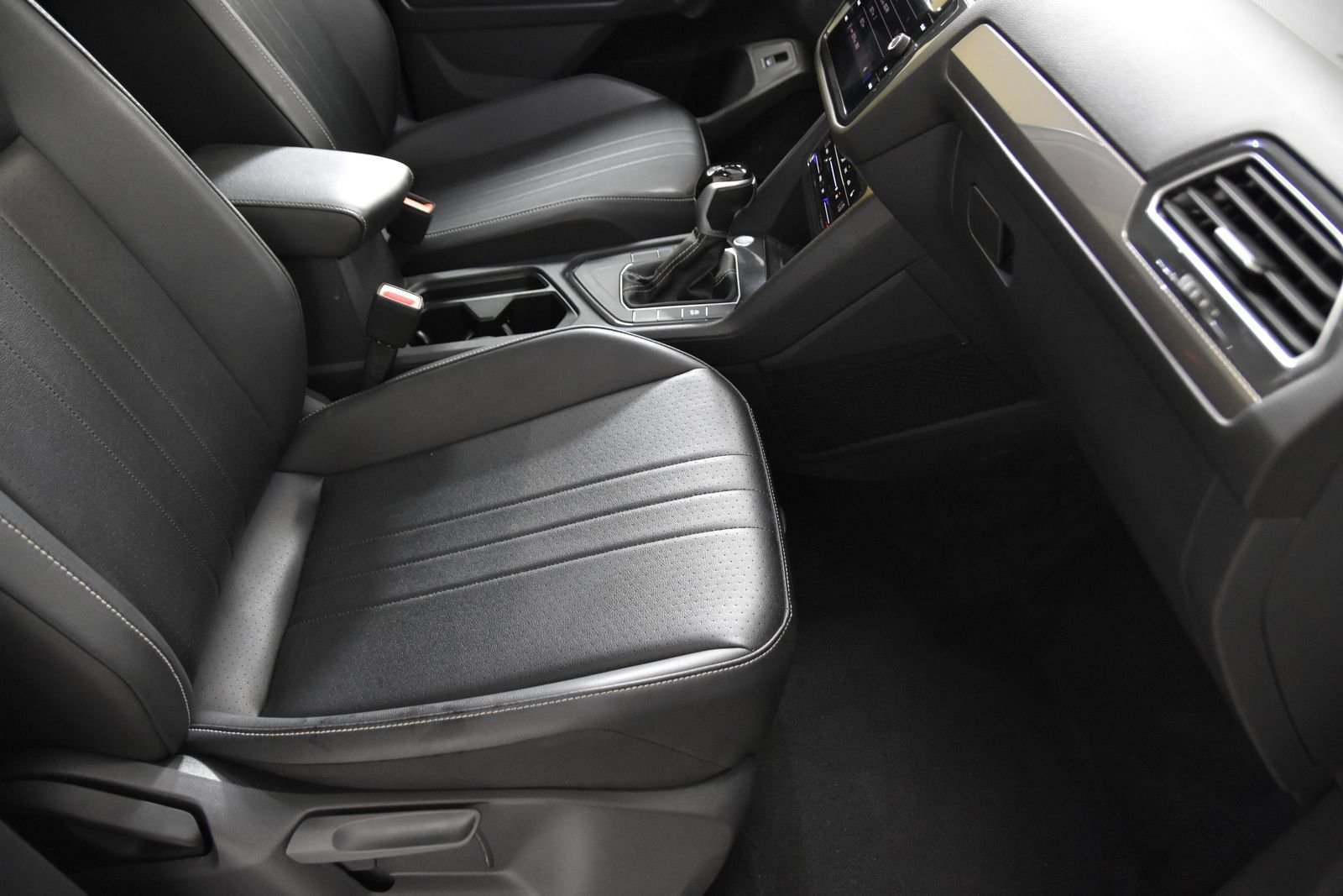 Used 2024 Volkswagen Tiguan SE FWD image 31