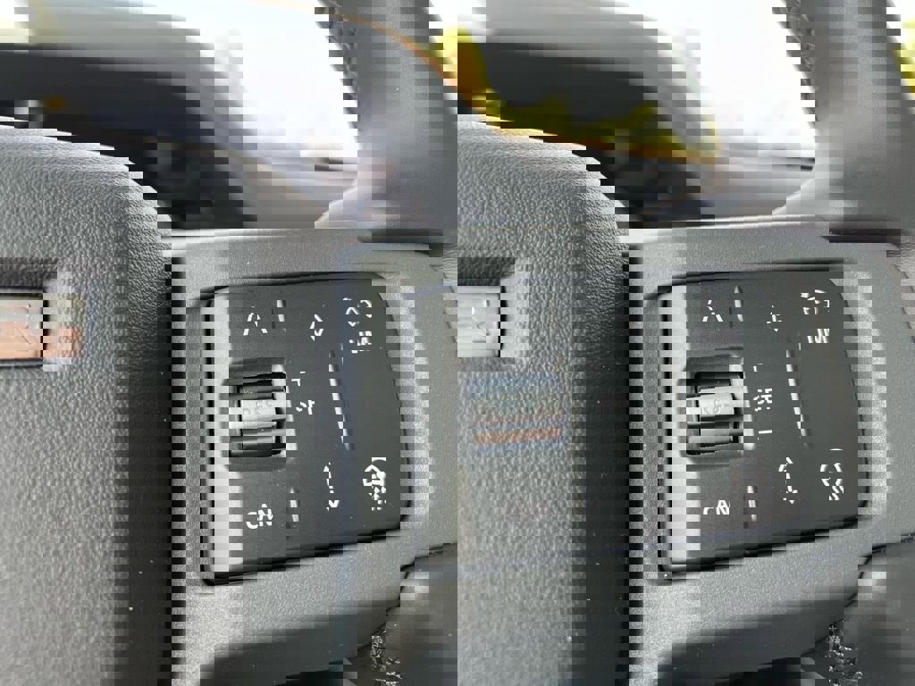 New 2025 Land Rover Defender 110 X-Dynamic SE image 14