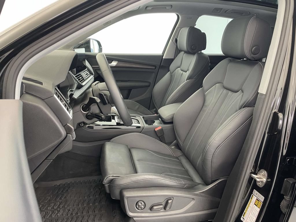 Certified 2025 Audi Q5 2.0T Premium Plus w/ Premium Plus Package AWD/4WD image 5