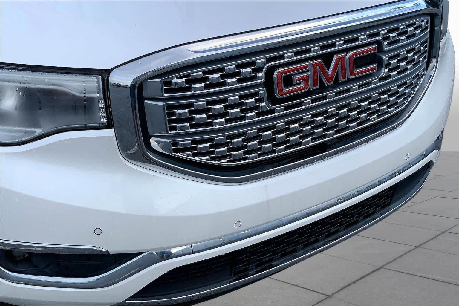 Used 2019 GMC Acadia Denali w/ Technology Package AWD/4WD image 29
