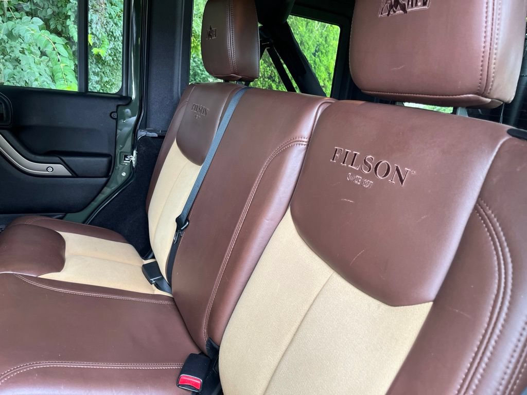 Used 2014 Jeep Wrangler Unlimited Rubicon w/ Connectivity Group AWD/4WD image 11