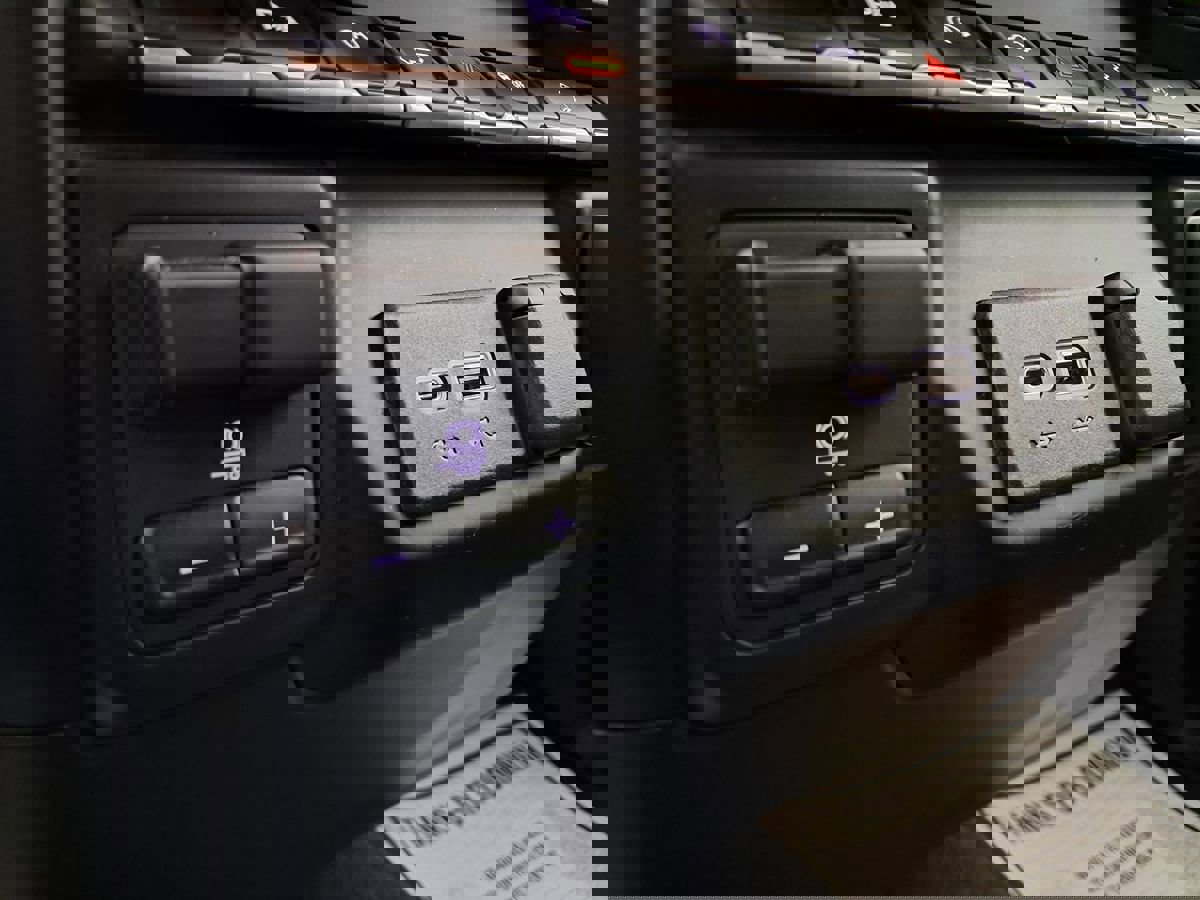 Used 2019 Chevrolet Silverado 1500 RST image 25