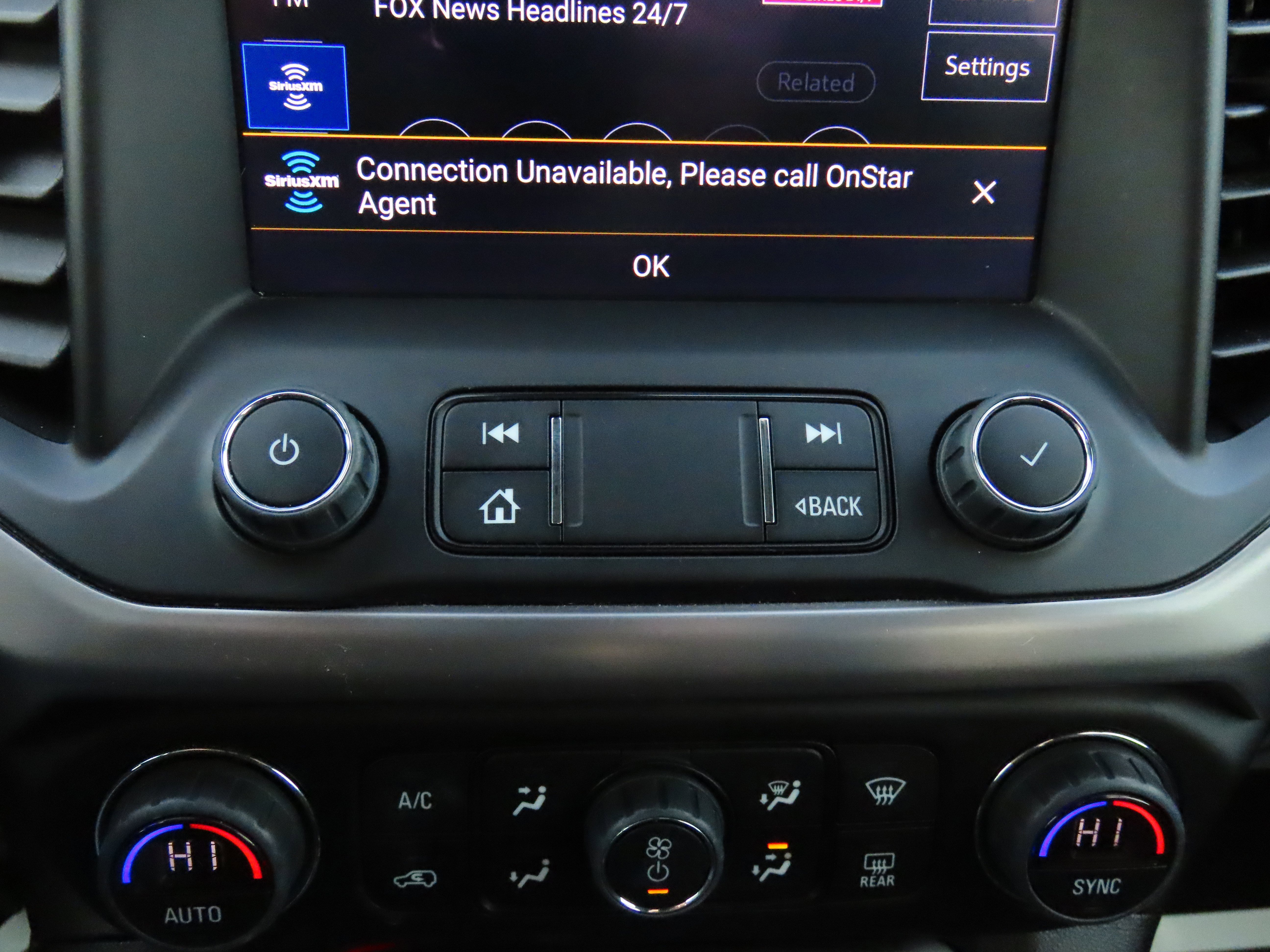 Used 2023 GMC Acadia AT4 w/ Technology Package image 26