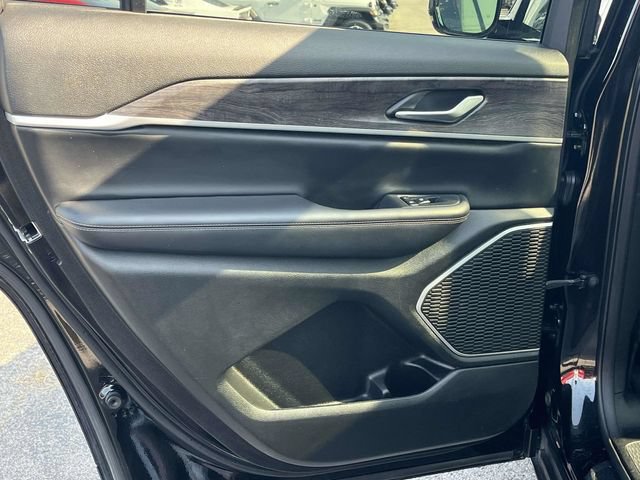Used 2022 Jeep Grand Cherokee L Limited AWD/4WD image 18