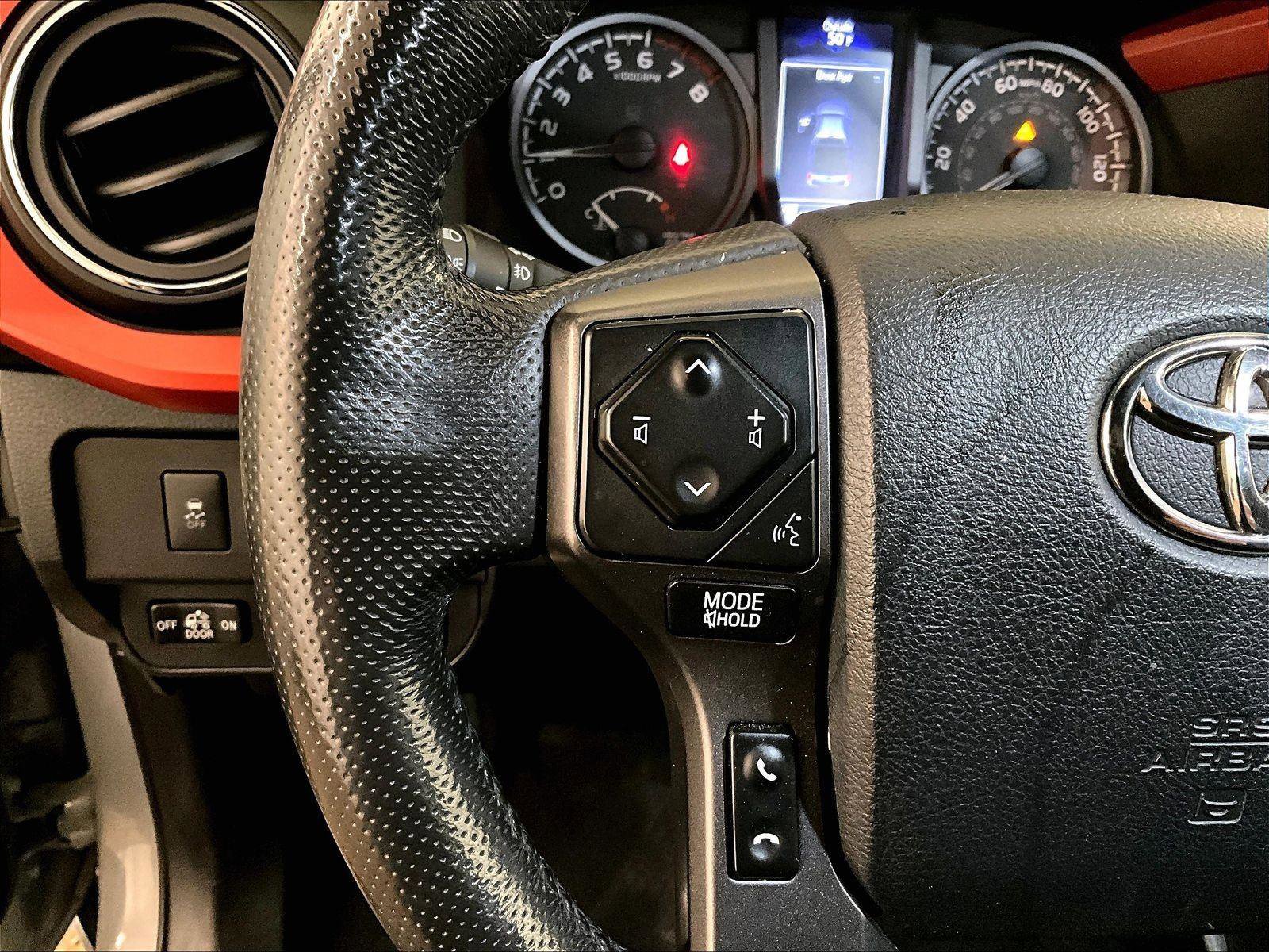 Used 2020 Toyota Tacoma TRD Off-Road AWD/4WD image 18