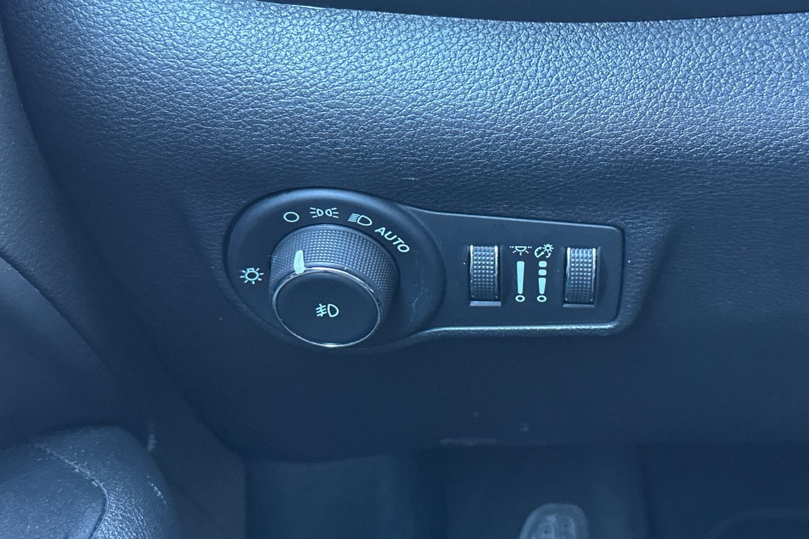 Used 2023 Jeep Compass Latitude AWD/4WD image 30