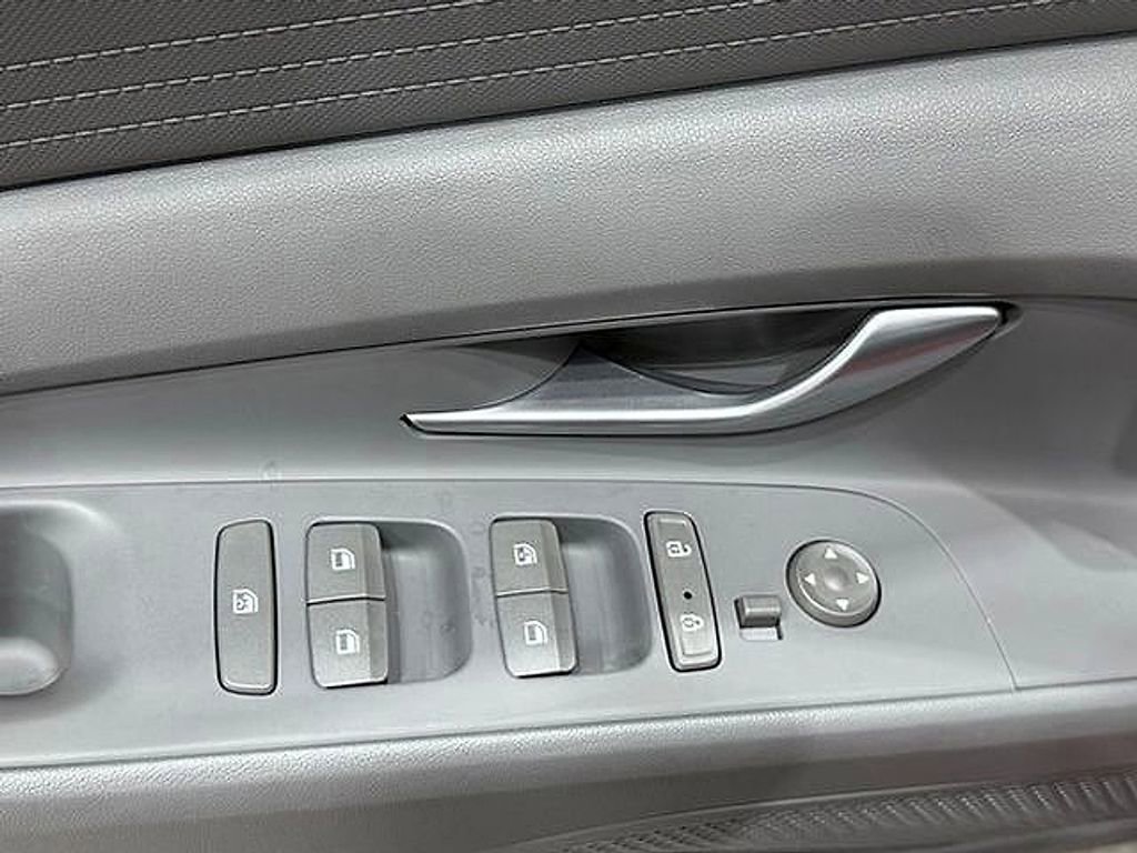 Used 2022 Hyundai Elantra SEL w/ Cargo Package image 17