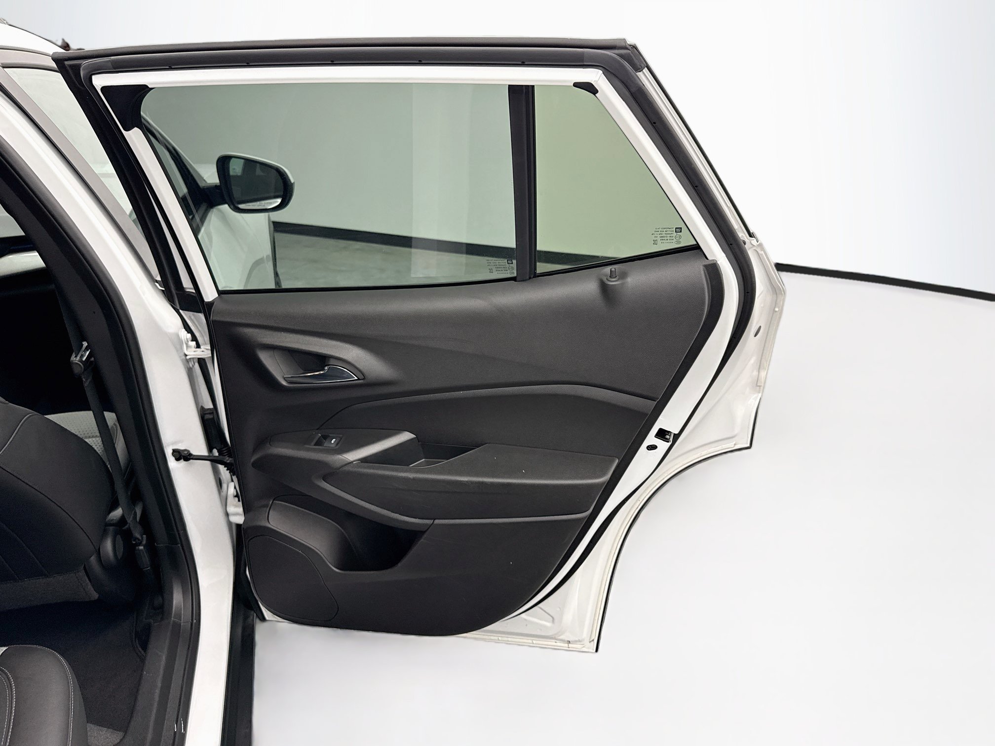 Used 2025 Chevrolet Trax LT FWD image 27