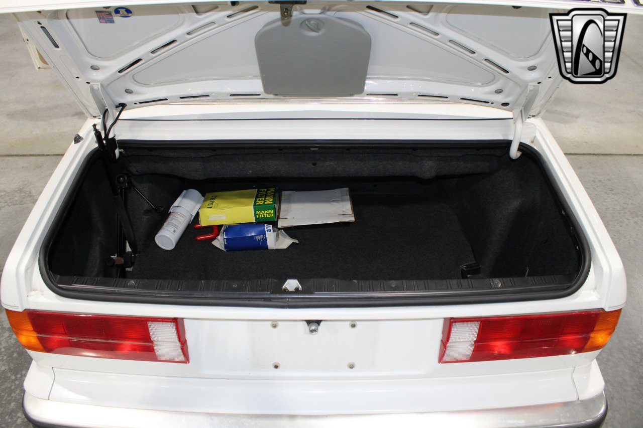 Used 1988 BMW 325i Convertible image 22