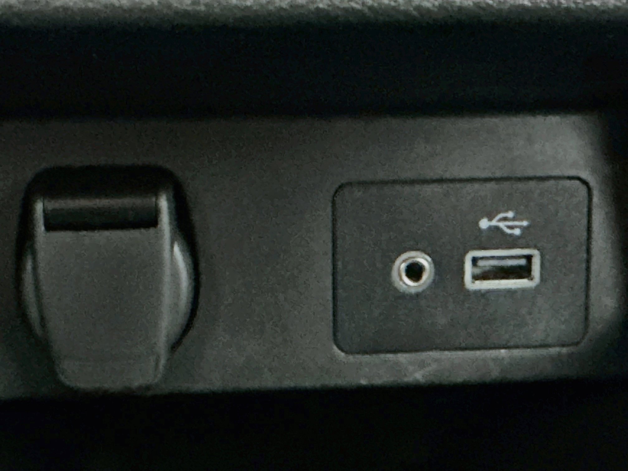 Used 2025 Nissan Versa SV FWD image 25