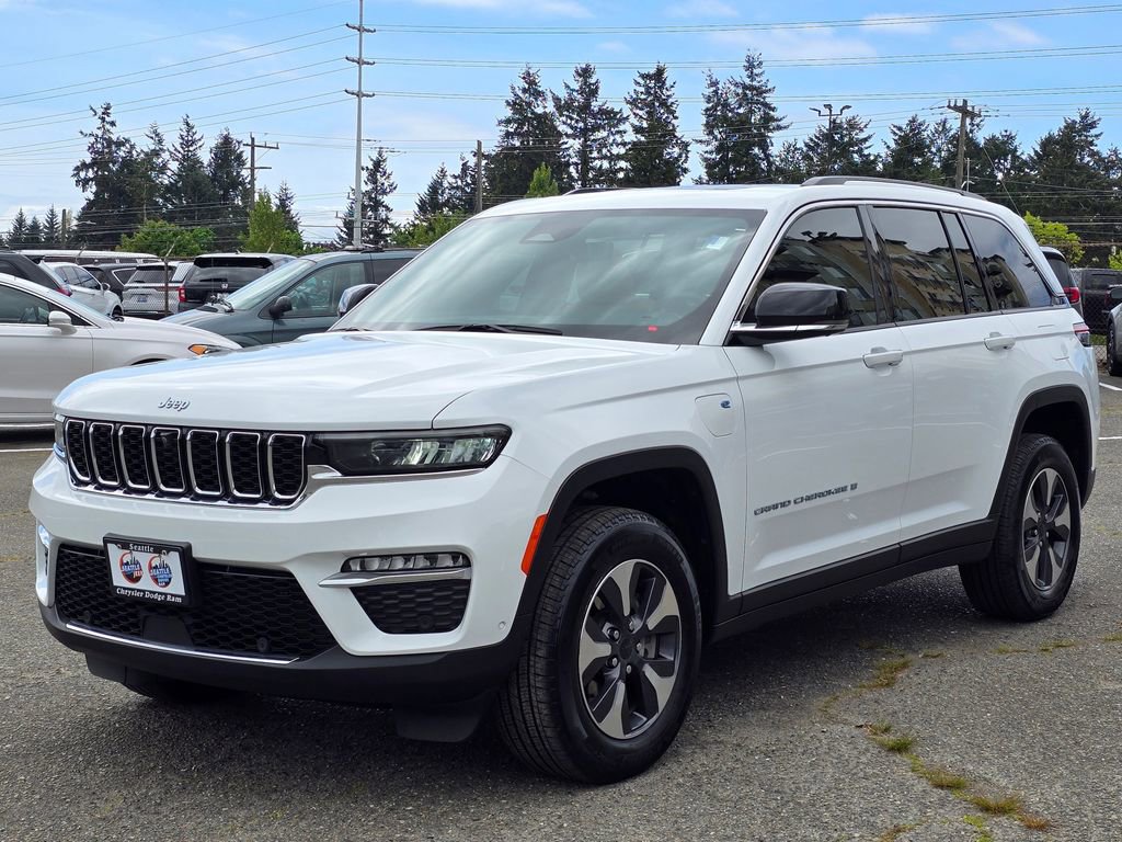 Used 2022 Jeep Grand Cherokee Limited 4xe w/ Luxury Tech Group II AWD/4WD image 4