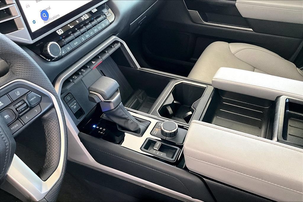 Used 2025 Toyota Tundra Limited AWD/4WD image 19