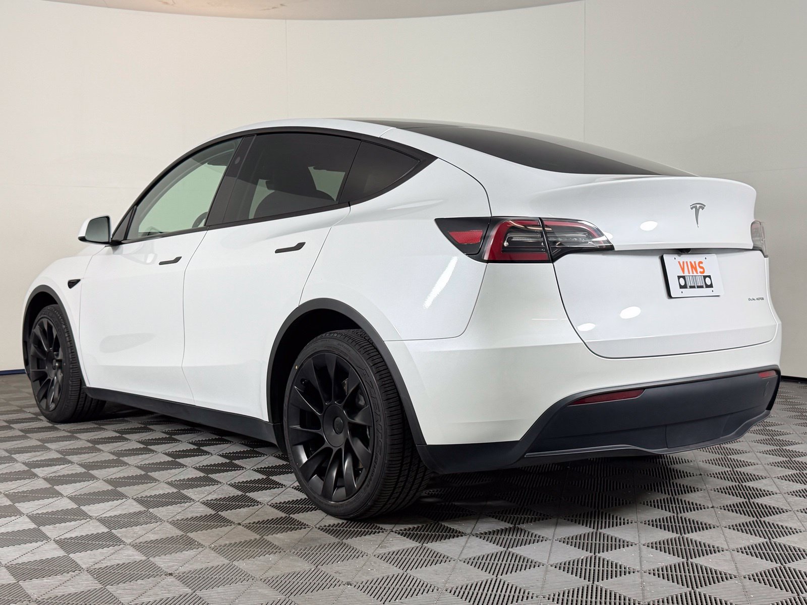 Used 2024 Tesla Model Y Long Range AWD/4WD image 7