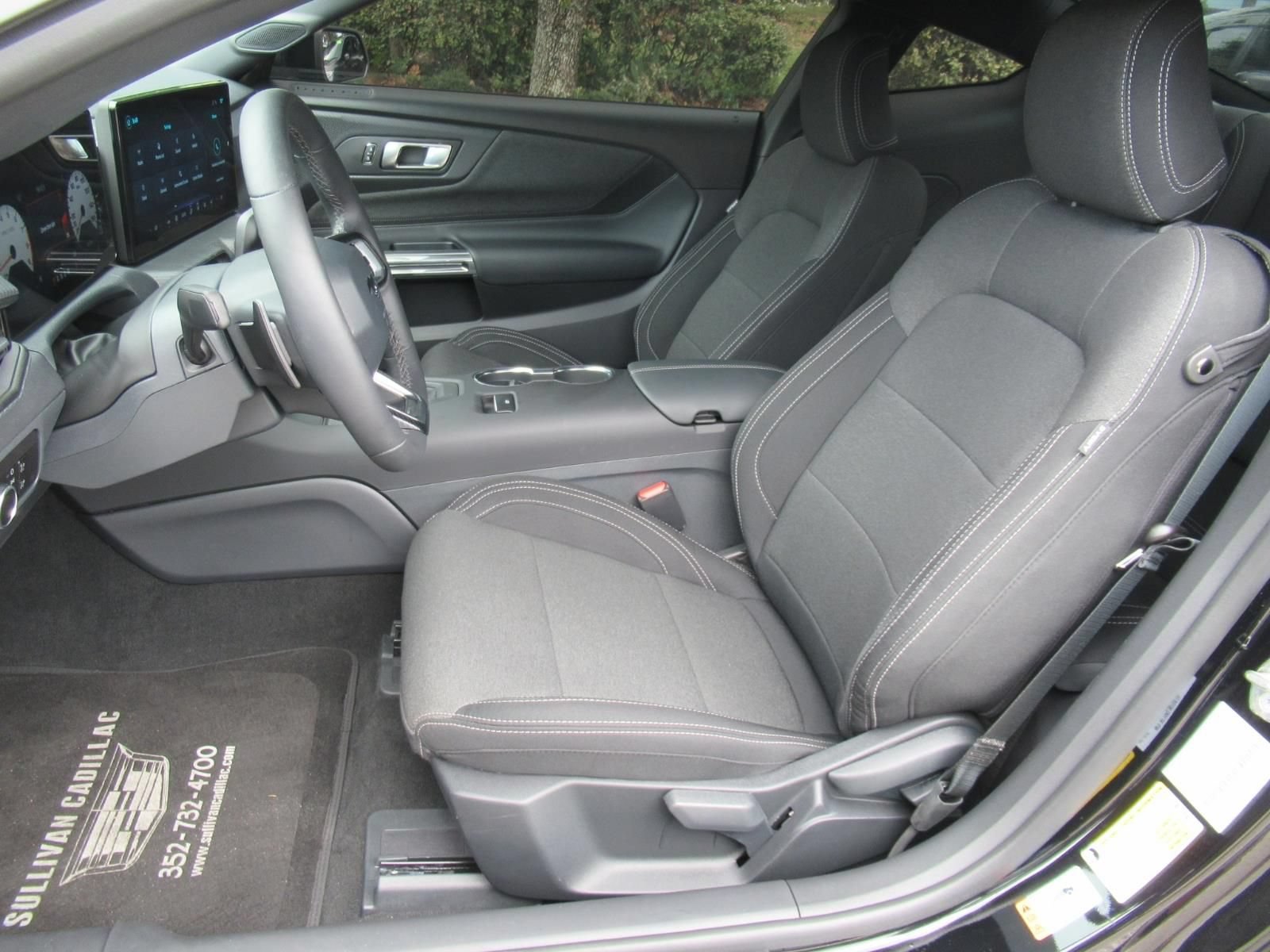 Used 2025 Ford Mustang GT RWD image 19