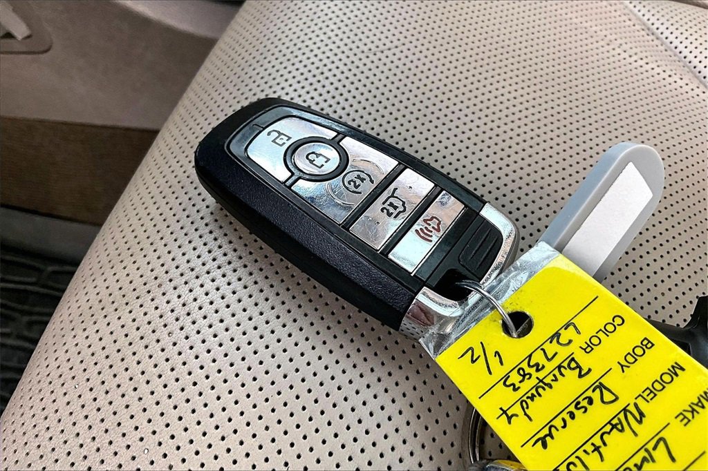 Used 2022 Lincoln Nautilus Reserve image 11