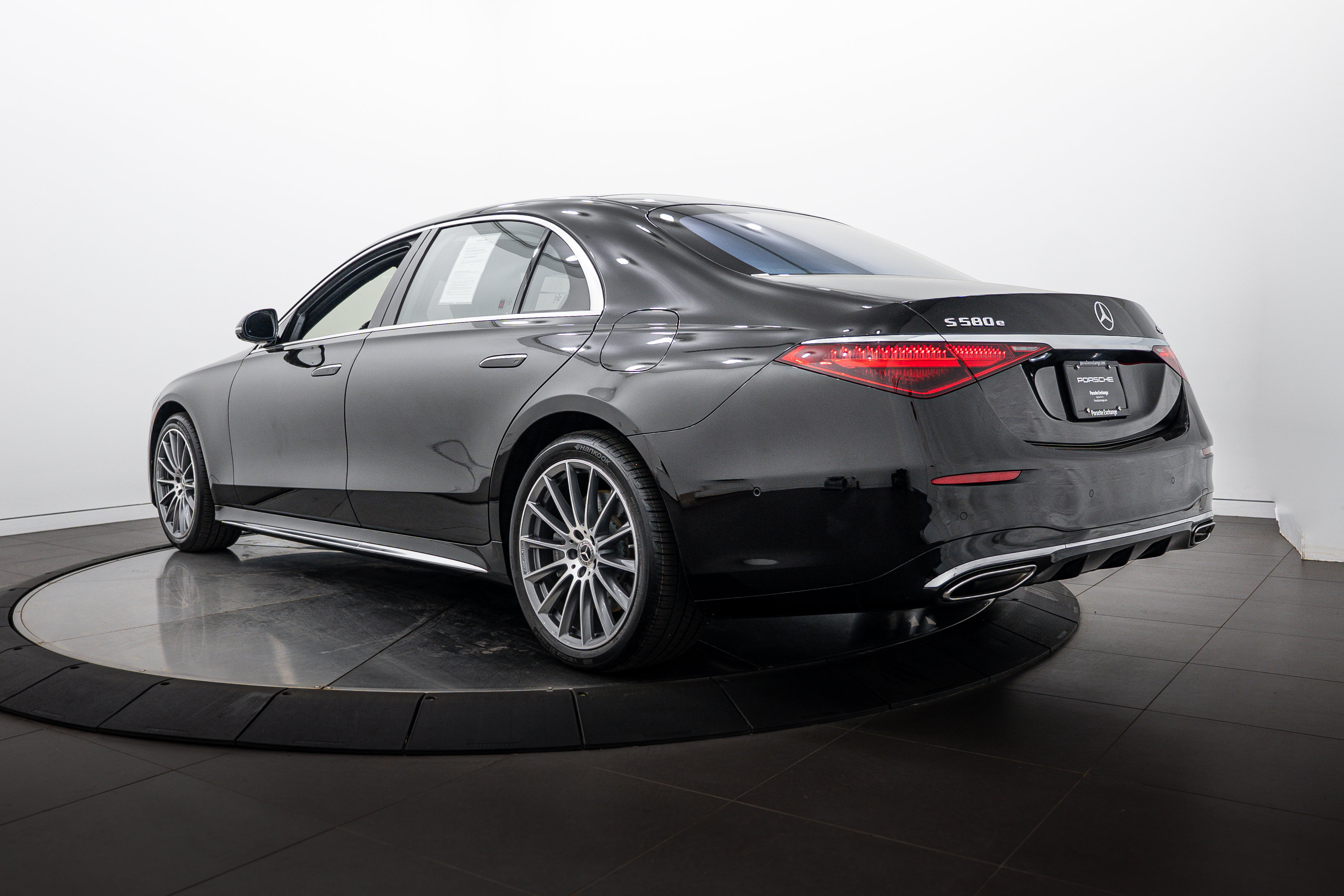 Used 2024 Mercedes-Benz S 580e 4MATIC Sedan image 3