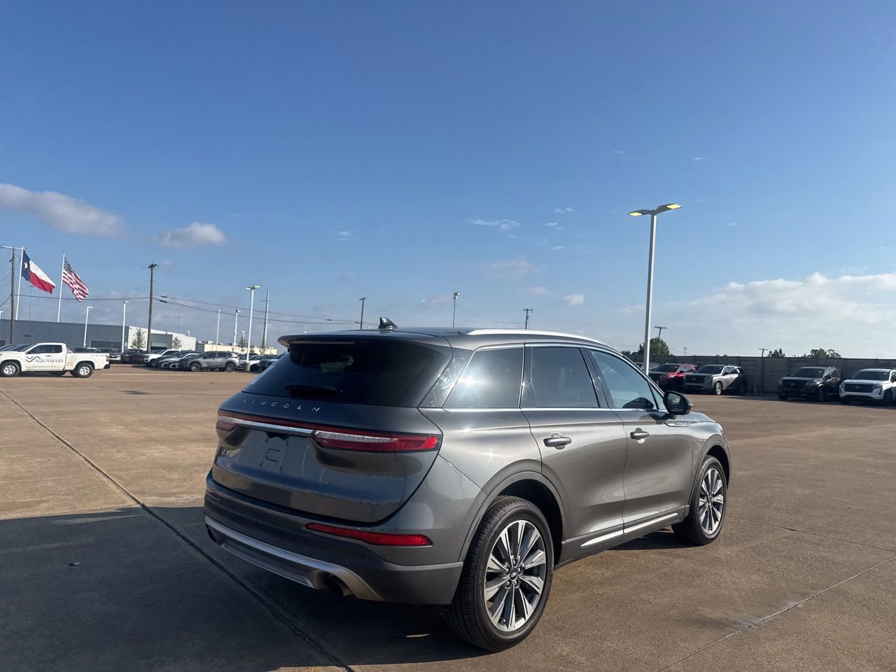 Used 2022 Lincoln Corsair Reserve w/ Elements Package FWD image 18