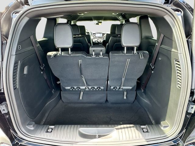 New 2025 Chrysler Pacifica Select image 5