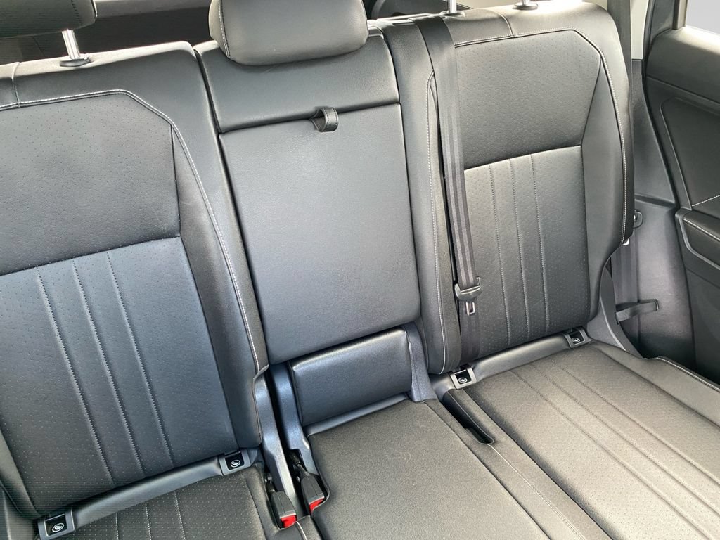 Used 2023 Volkswagen Tiguan SE AWD/4WD image 14