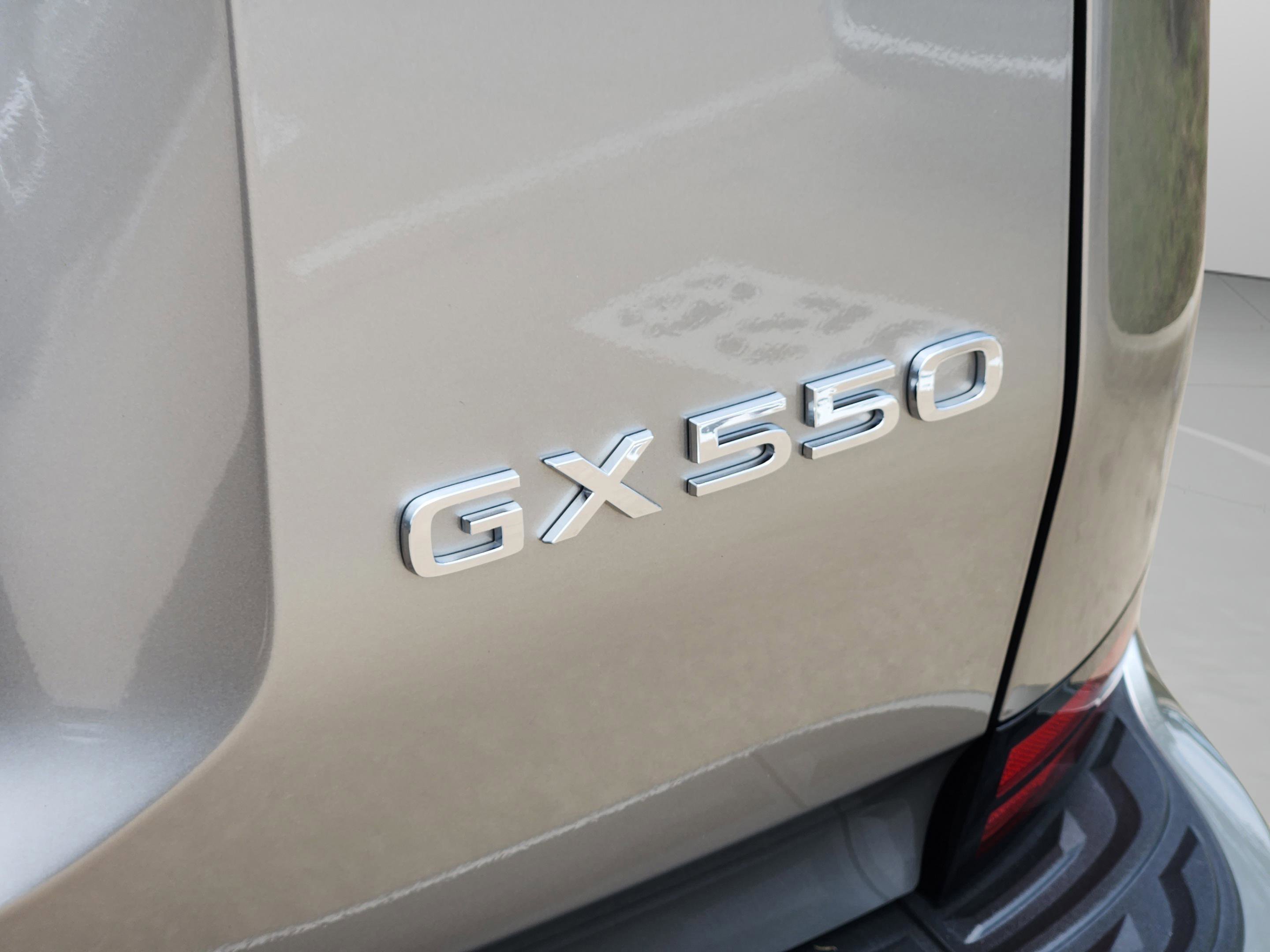 Used 2025 Lexus GX 550 w/ Accessory Package (2T) AWD/4WD image 37
