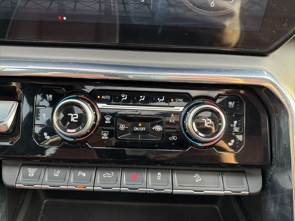 Used 2024 GMC Sierra 3500 Denali Ultimate image 32