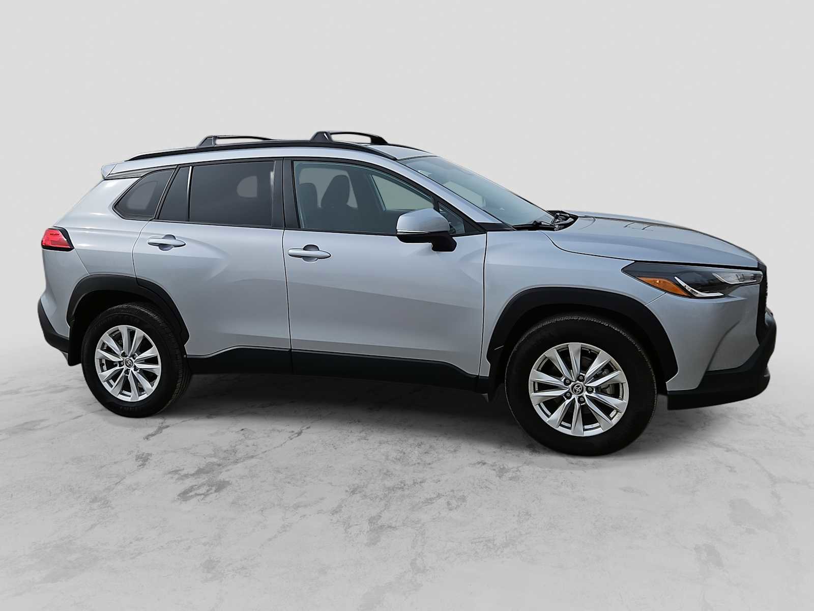 Used 2024 Toyota Corolla Cross LE image 9