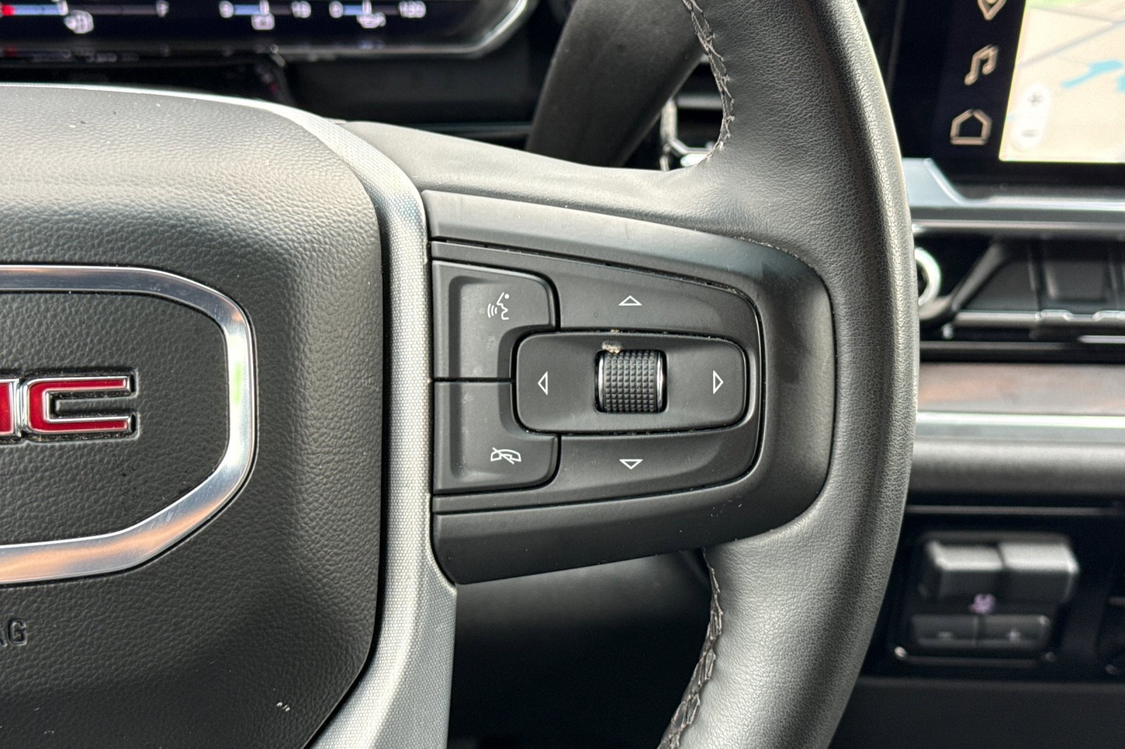 Used 2025 GMC Sierra 1500 SLT image 32