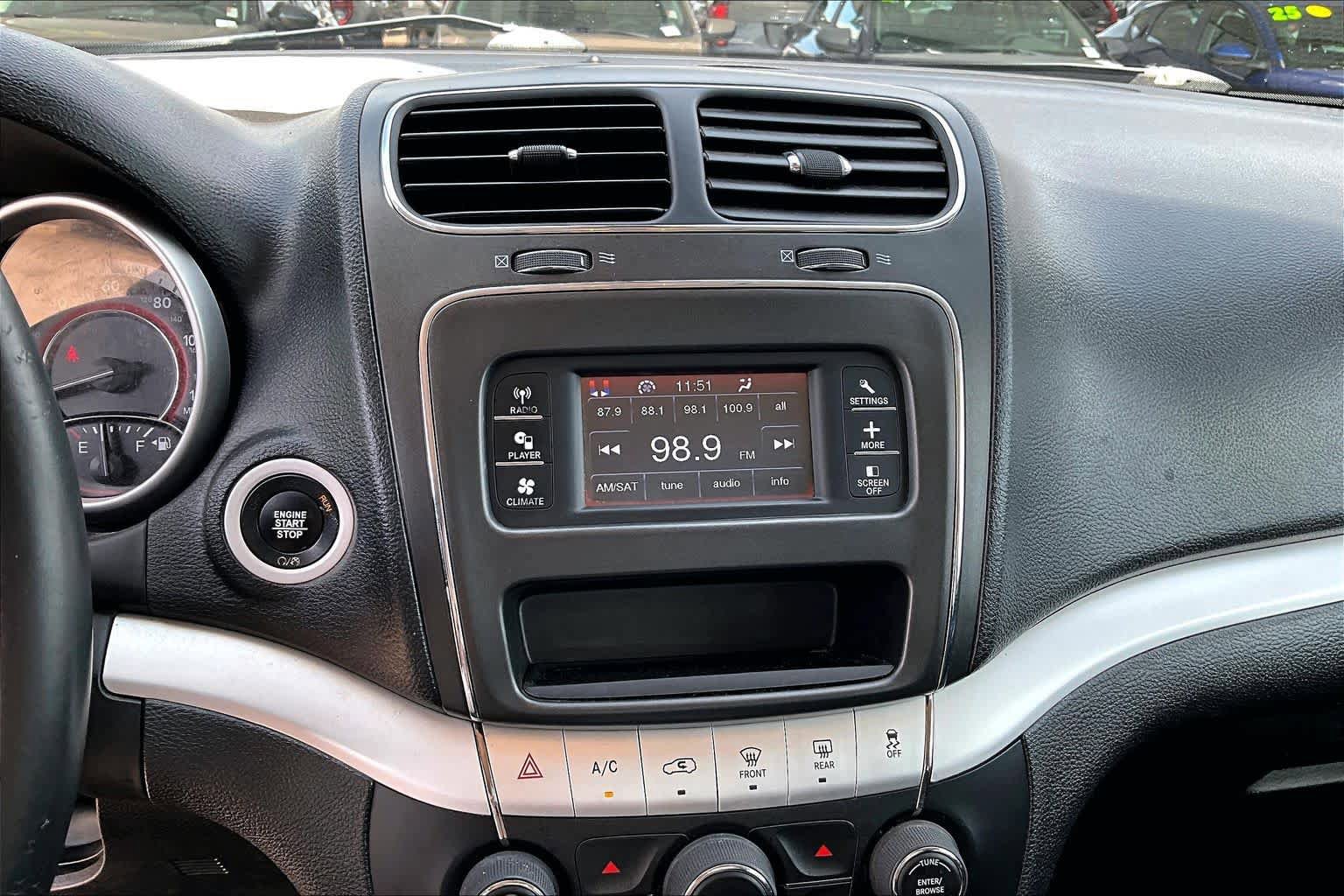 Used 2019 Dodge Journey SE w/ Connectivity Group FWD image 30
