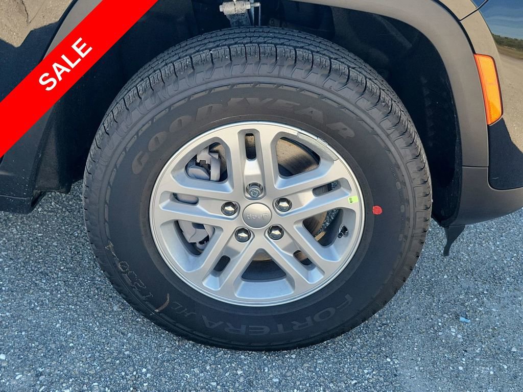 New 2025 Jeep Grand Cherokee Laredo w/ Luxury Tech Group I image 20