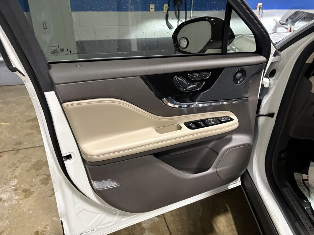 Used 2021 Lincoln Corsair Reserve w/ Equipment Group 201A image 20