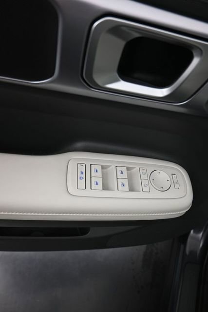 Used 2025 Hyundai Santa Fe SEL FWD image 13