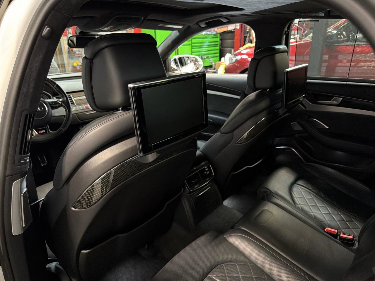 Used 2016 Audi S8 image 20