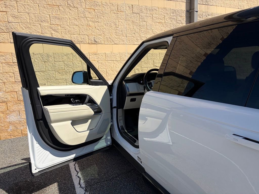 Certified 2023 Land Rover Range Rover Long Wheelbase SE AWD/4WD image 10