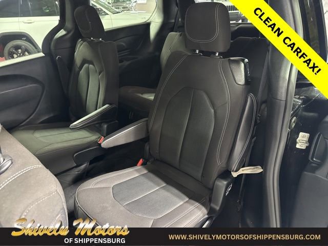 Used 2024 Chrysler Pacifica Touring image 25