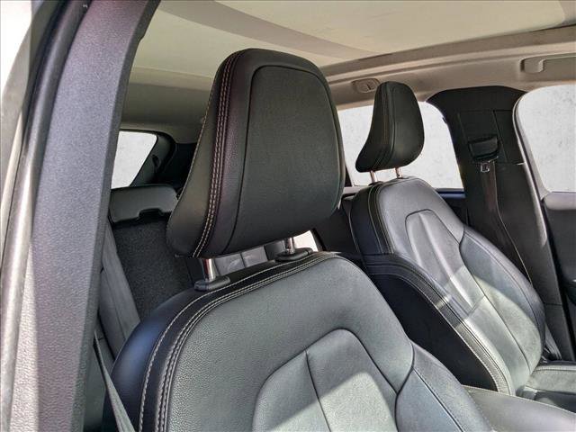 Used 2019 Volvo XC40 T5 Momentum image 22