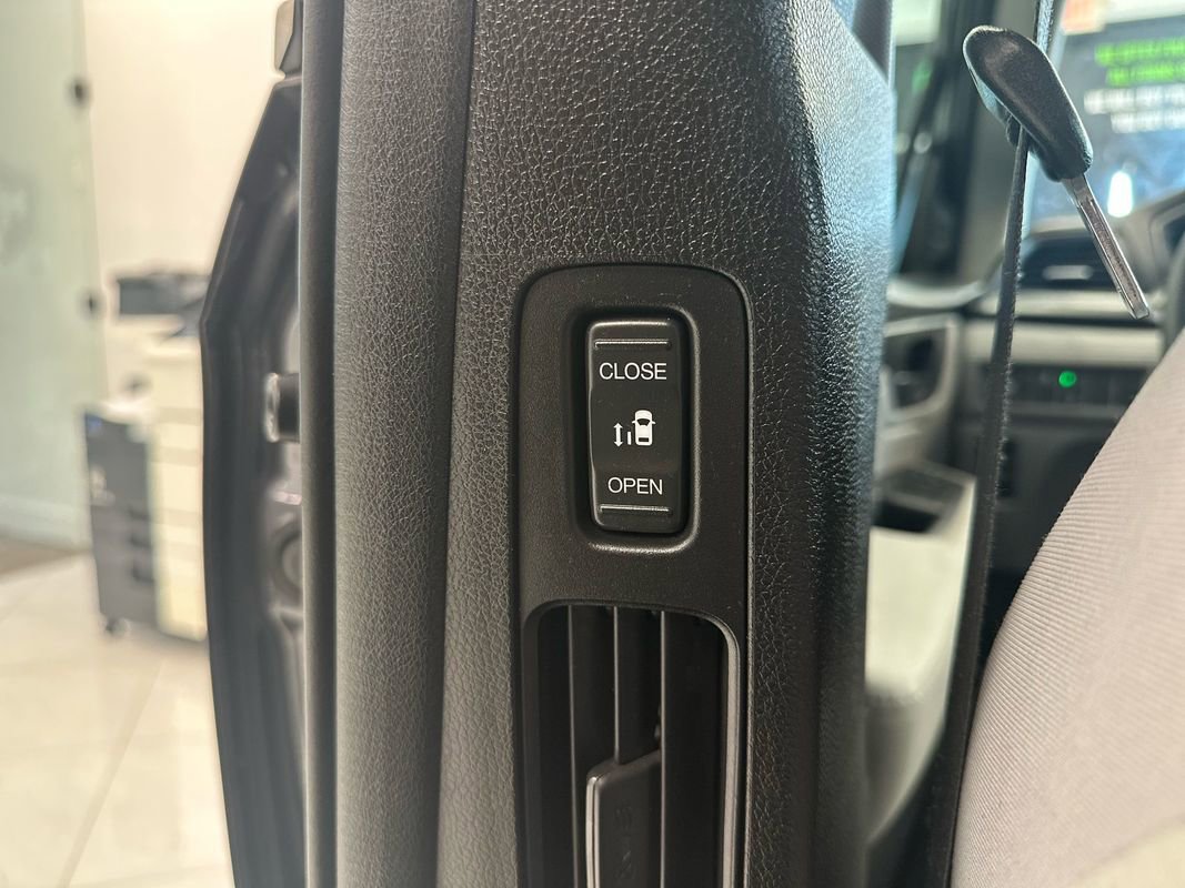 Used 2018 Honda Odyssey EX image 29