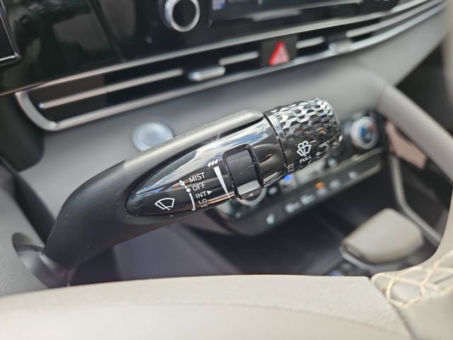 Used 2022 Hyundai Elantra SEL w/ Convenience + Premium Package FWD image 22