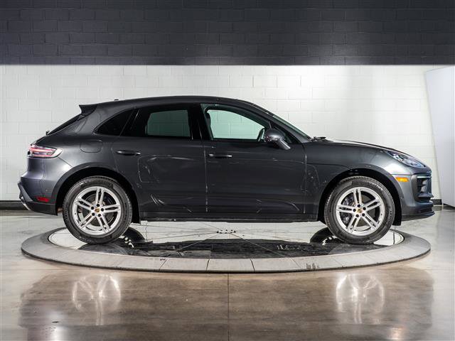 Used 2025 Porsche Macan image 8