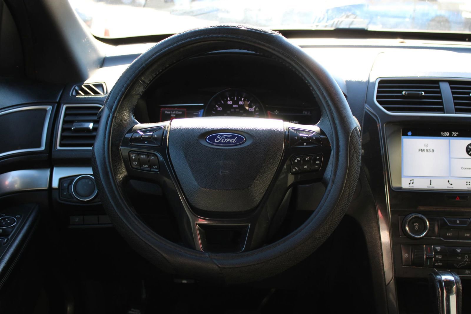 Used 2017 Ford Explorer XLT w/ Equipment Group 201A image 32