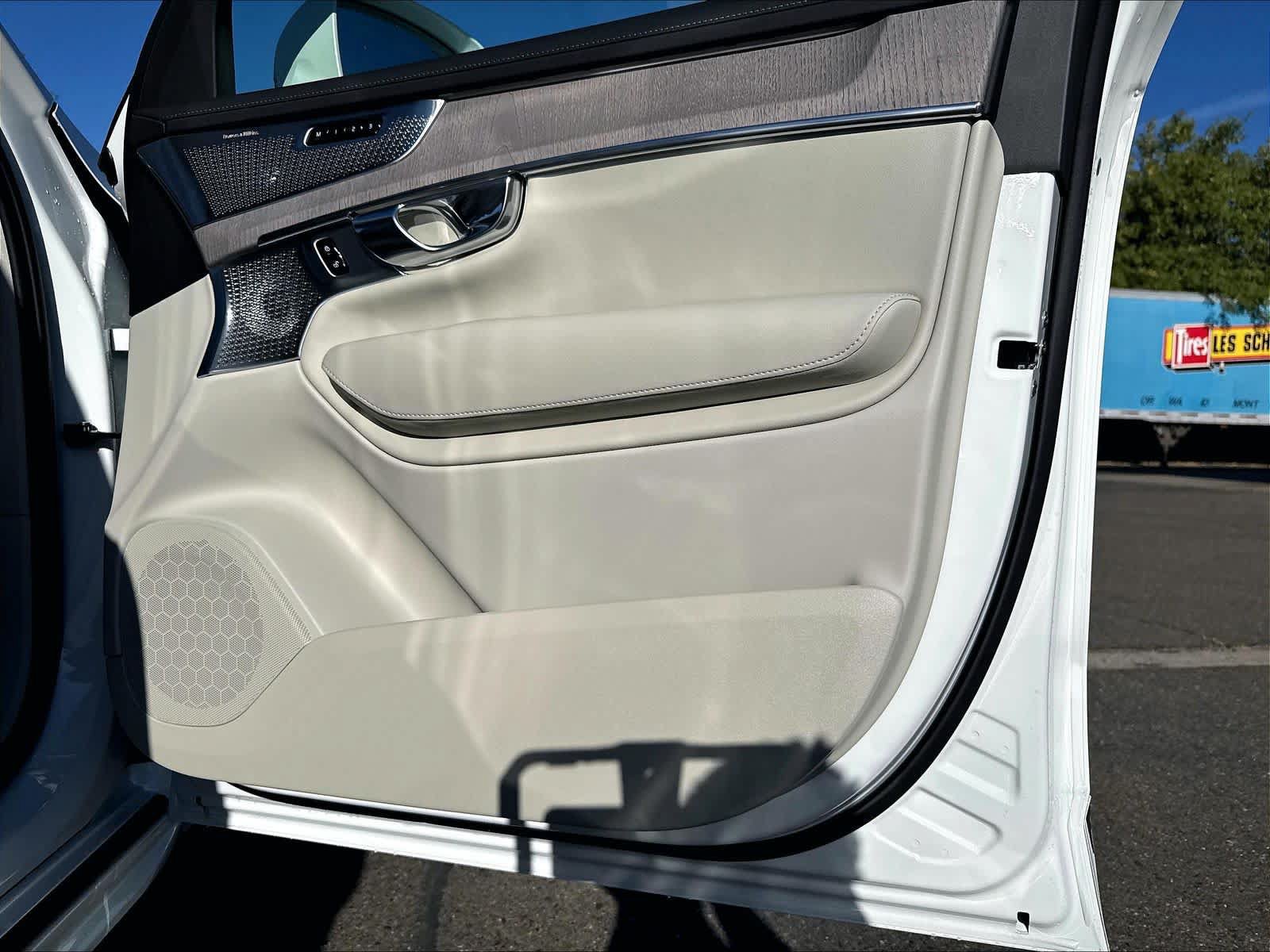 New 2027 Volvo XC90 B6 Ultra AWD/4WD image 31