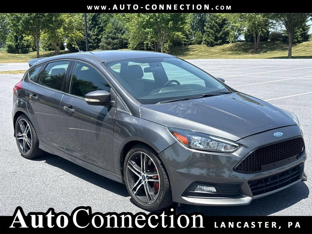 Used 2018 Ford Focus ST FWD image 1