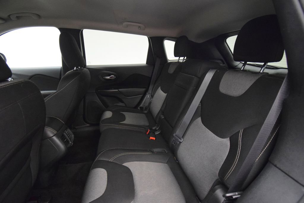 Used 2016 Jeep Cherokee Sport image 25