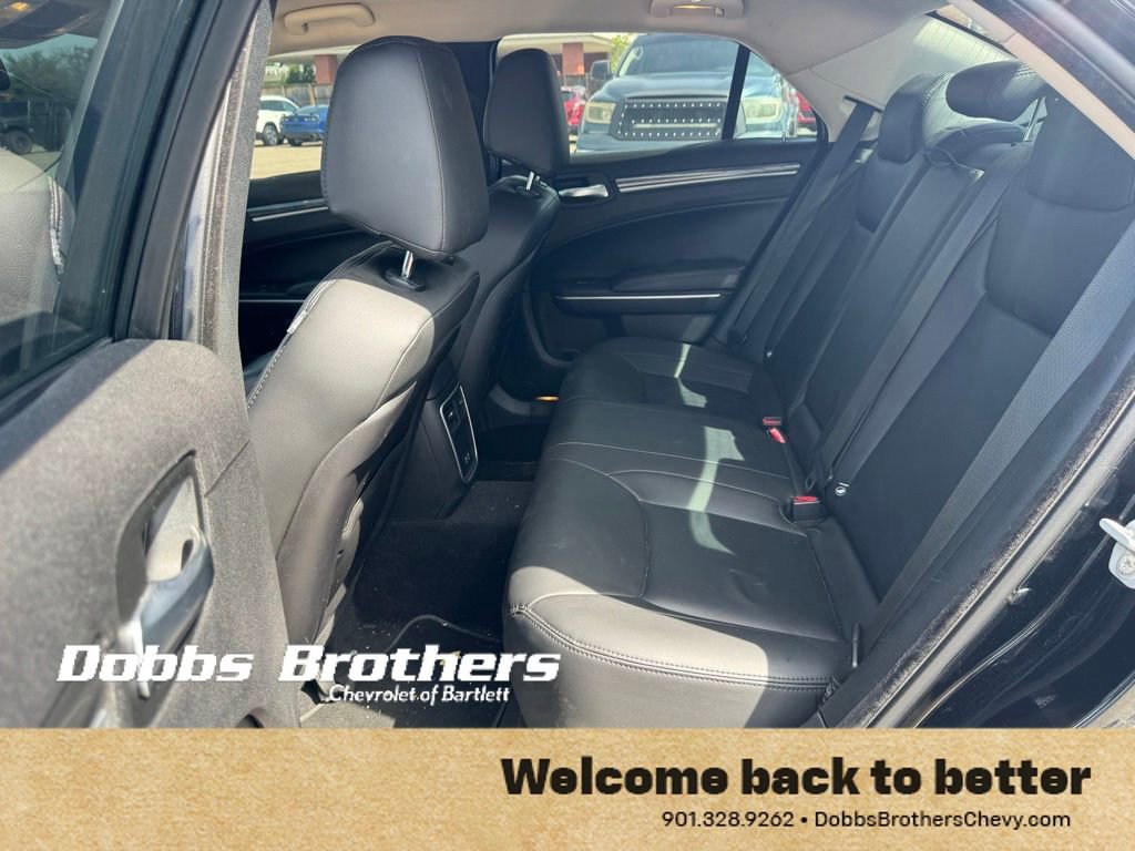 Used 2018 Chrysler 300 Touring L RWD image 12