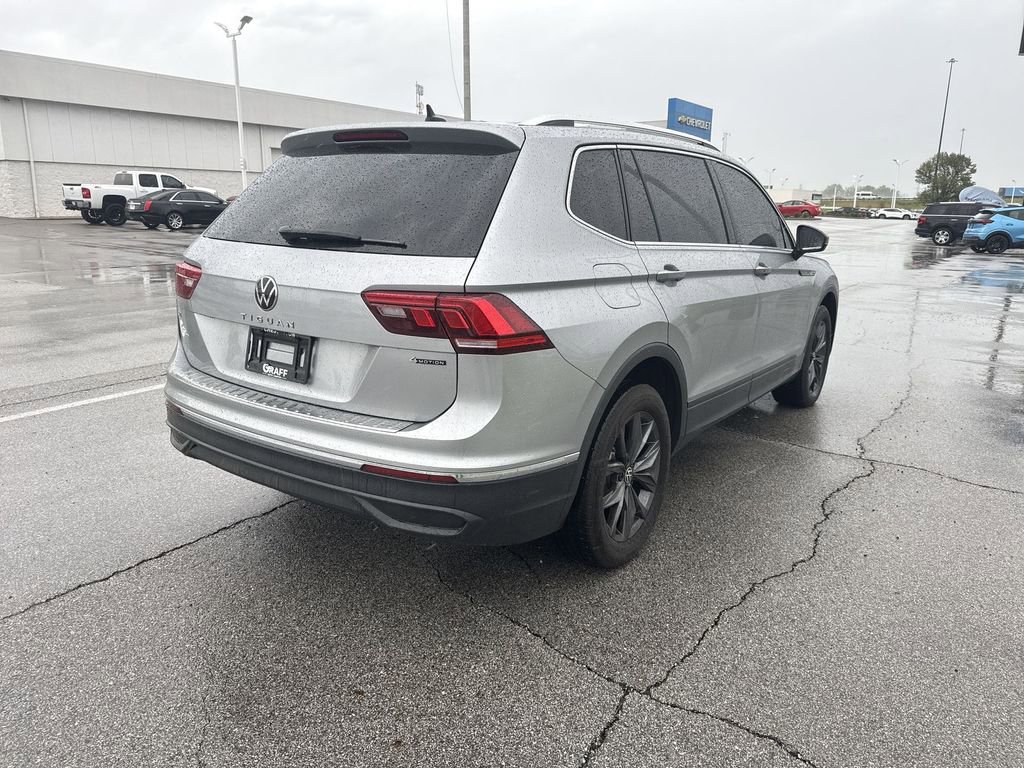 Used 2022 Volkswagen Tiguan SE w/ Panoramic Sunroof Package AWD/4WD image 8