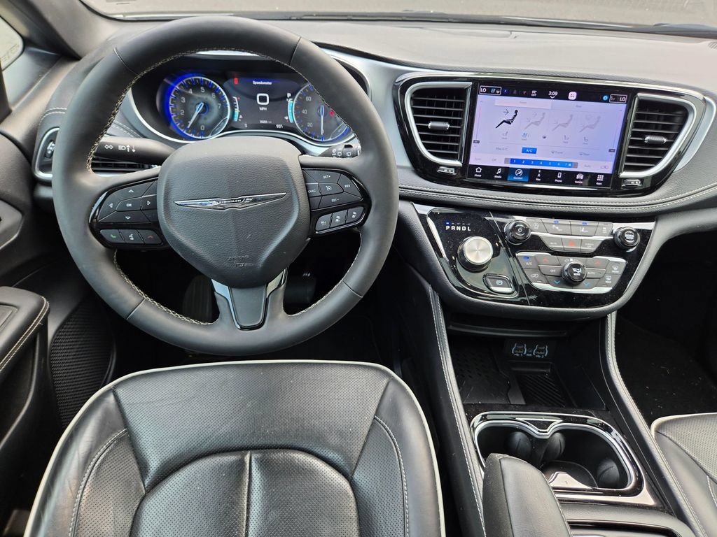 Used 2025 Chrysler Pacifica Limited FWD image 18
