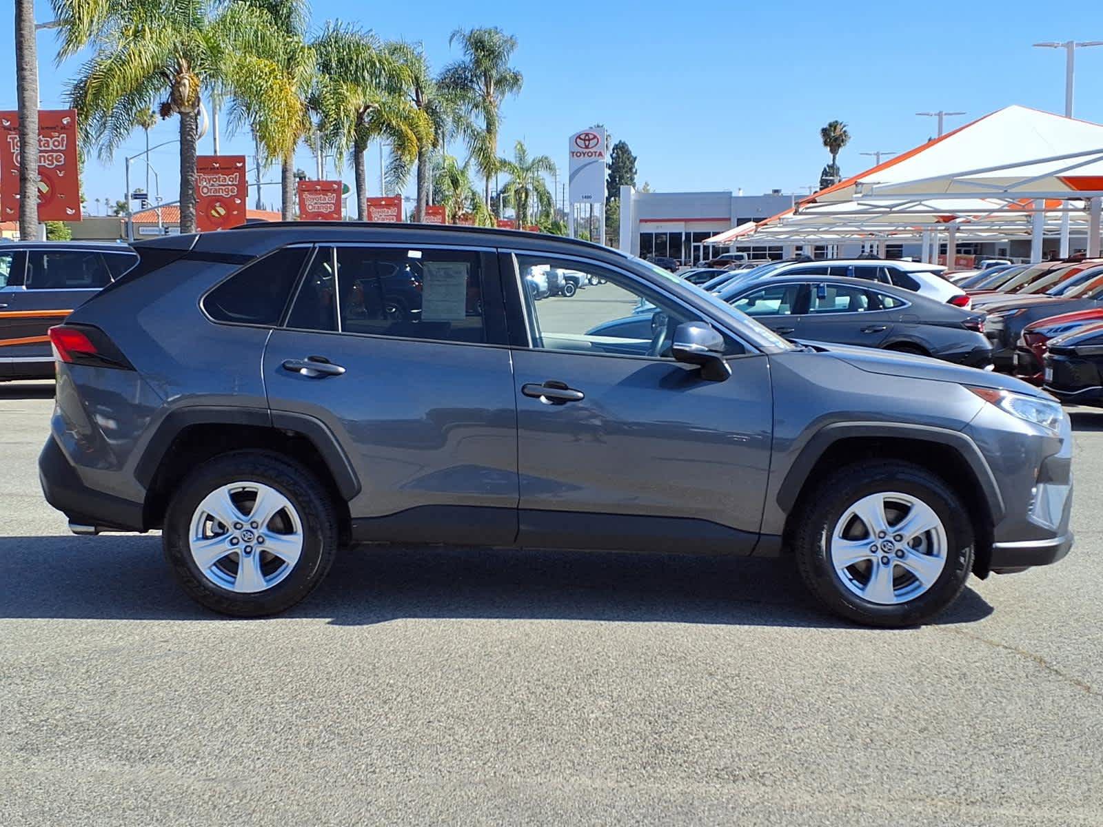 Used 2020 Toyota RAV4 XLE FWD image 4